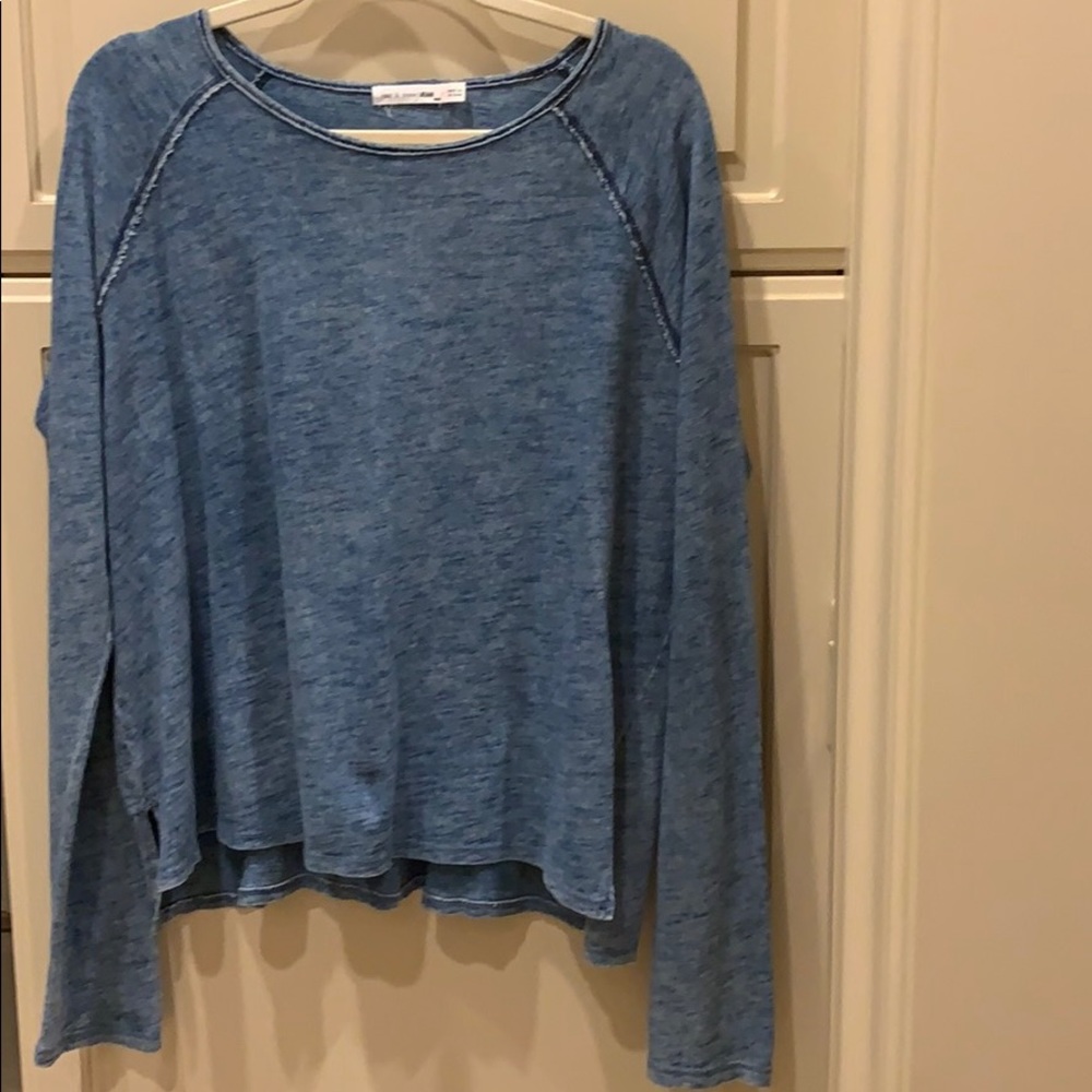 Long sleeve knit top